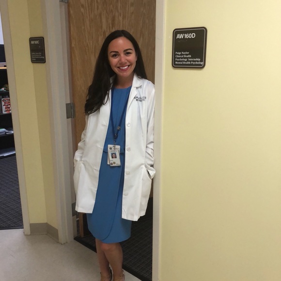 Meet your Posher, Paige Danielle - Picture 4 of 9